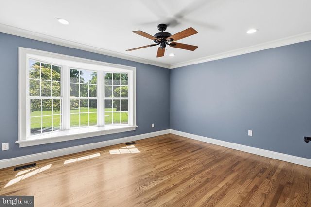 40 BEVERLY HILLS DR, Ivyland, PA 18974