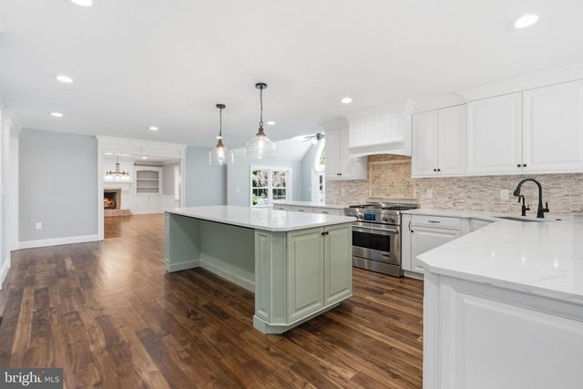 40 BEVERLY HILLS DR, Ivyland, PA 18974
