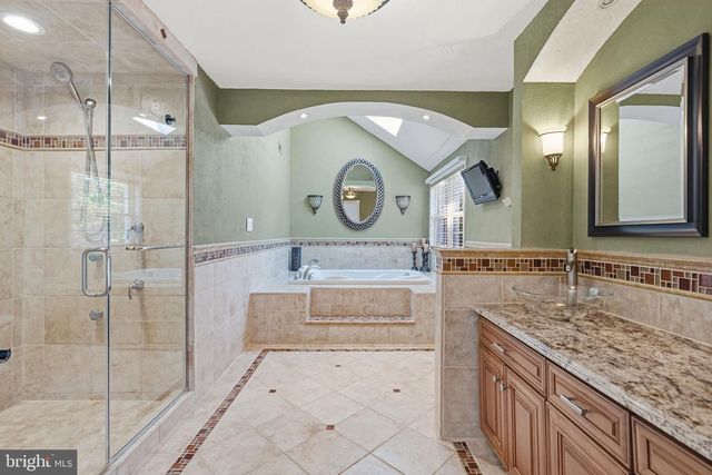 40 BEVERLY HILLS DR, Ivyland, PA 18974