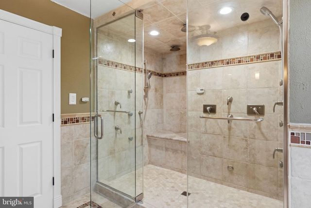 40 BEVERLY HILLS DR, Ivyland, PA 18974