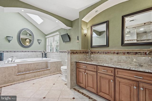 40 BEVERLY HILLS DR, Ivyland, PA 18974
