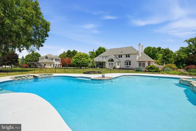 40 BEVERLY HILLS DR, Ivyland, PA 18974