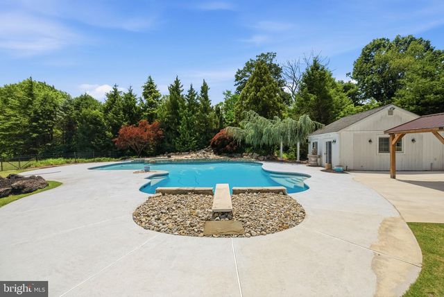 40 BEVERLY HILLS DR, Ivyland, PA 18974