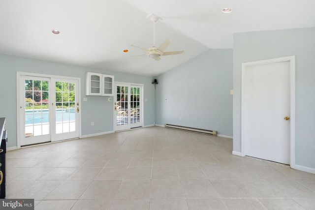 40 BEVERLY HILLS DR, Ivyland, PA 18974
