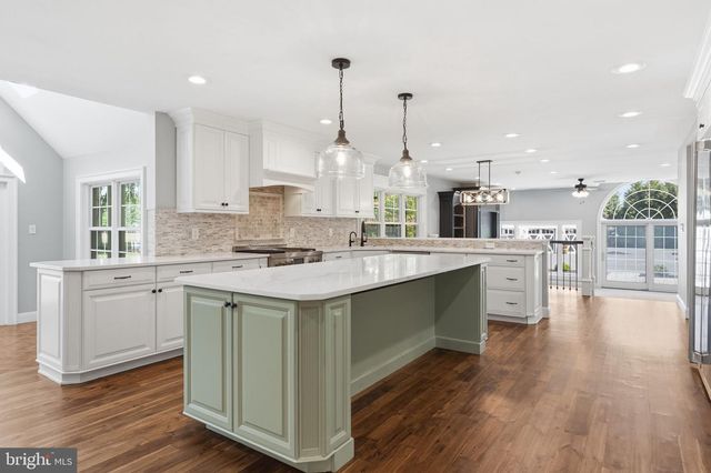 40 BEVERLY HILLS DR, Ivyland, PA 18974