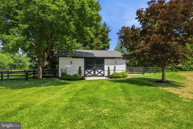 40 BEVERLY HILLS DR, Ivyland, PA 18974