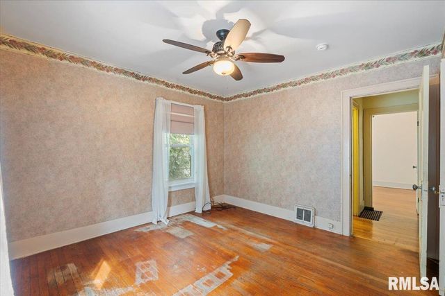 2416 30TH Street, Rock Island, IL 61201