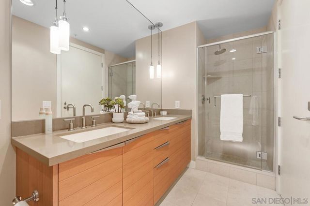 1325 Pacific Hwy 706, San Diego, CA 92101