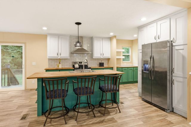 128 Kozy Corner Road, Moncks Corner, SC 29461