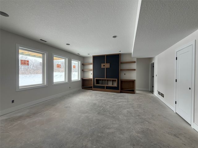 435 NW Woodmoor Drive, Waukee, IA 50263