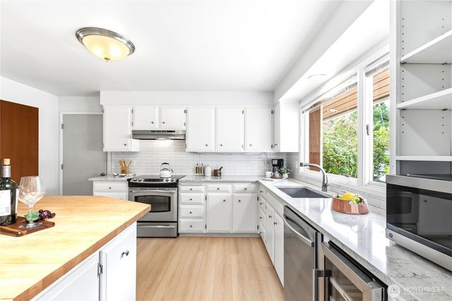 7020 137th Avenue NE, Redmond, WA 98052