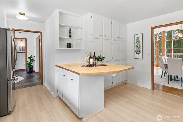 7020 137th Avenue NE, Redmond, WA 98052