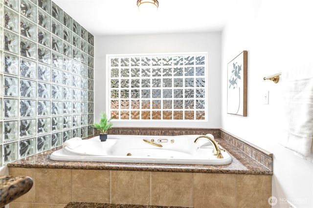 7020 137th Avenue NE, Redmond, WA 98052