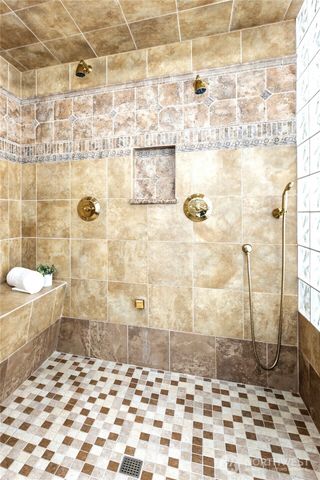 7020 137th Avenue NE, Redmond, WA 98052