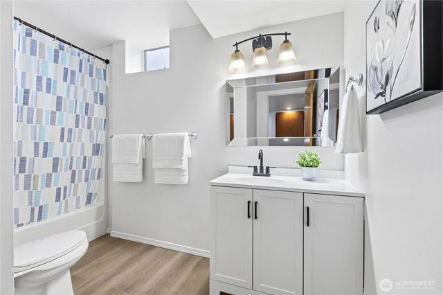 7020 137th Avenue NE, Redmond, WA 98052
