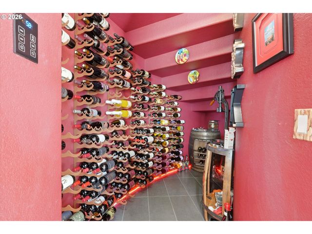 266 COLUMBIA POINT Rd, Longview, WA 98632