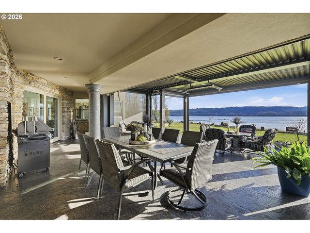 266 COLUMBIA POINT Rd, Longview, WA 98632