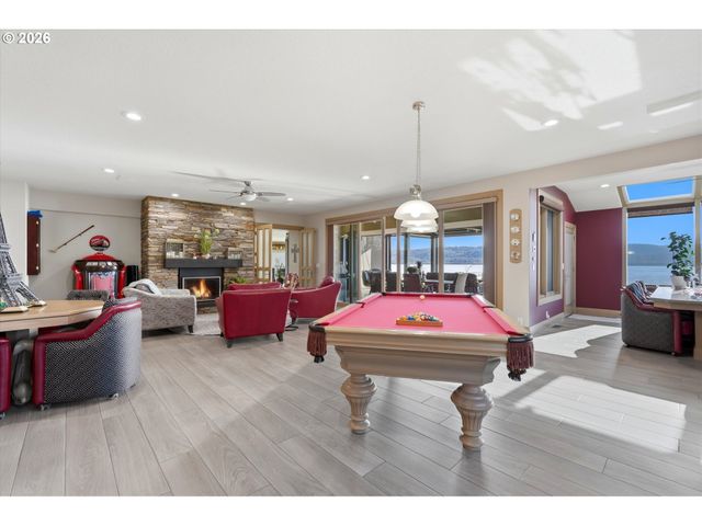 266 COLUMBIA POINT Rd, Longview, WA 98632