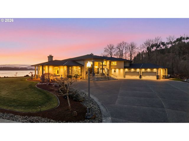 266 COLUMBIA POINT Rd, Longview, WA 98632