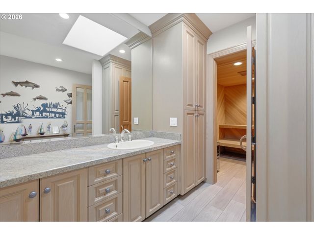 266 COLUMBIA POINT Rd, Longview, WA 98632