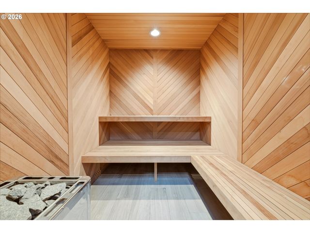 266 COLUMBIA POINT Rd, Longview, WA 98632