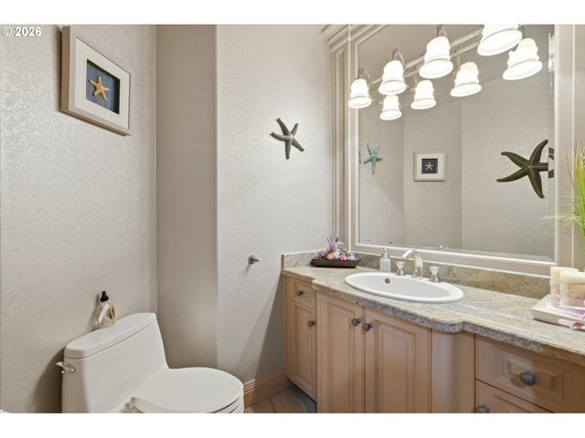 266 COLUMBIA POINT Rd, Longview, WA 98632