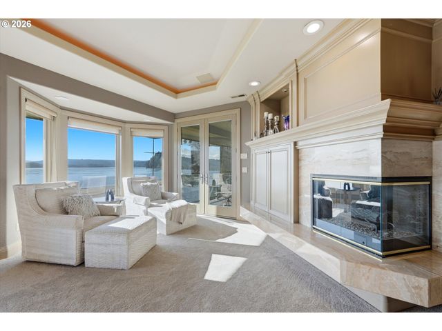 266 COLUMBIA POINT Rd, Longview, WA 98632