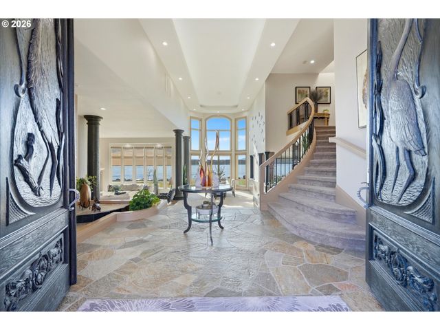 266 COLUMBIA POINT Rd, Longview, WA 98632