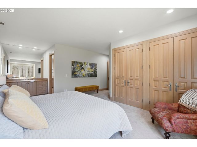 266 COLUMBIA POINT Rd, Longview, WA 98632