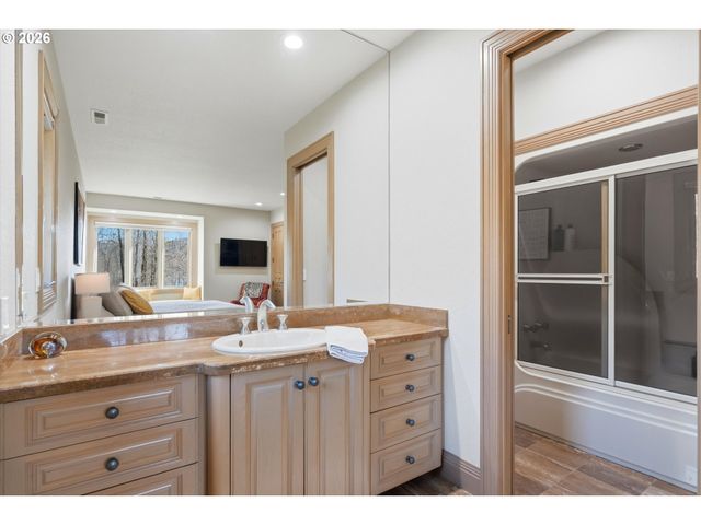 266 COLUMBIA POINT Rd, Longview, WA 98632