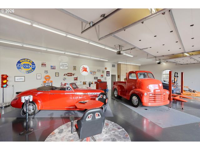 266 COLUMBIA POINT Rd, Longview, WA 98632