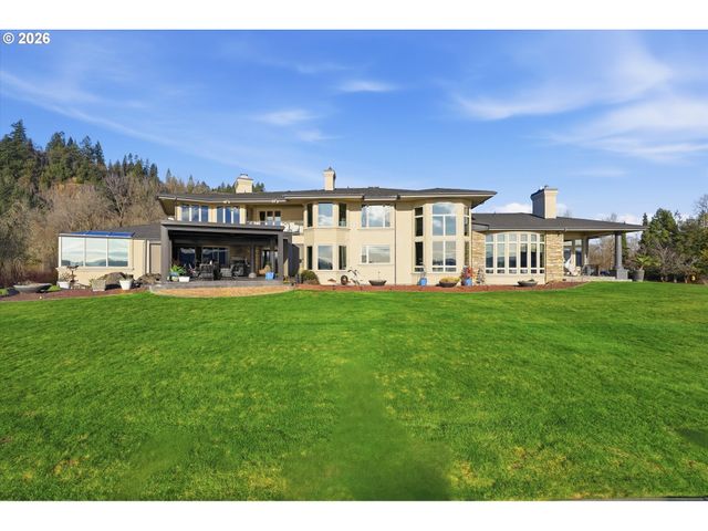 266 COLUMBIA POINT Rd, Longview, WA 98632