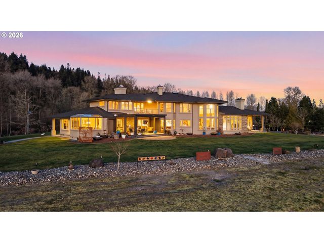 266 COLUMBIA POINT Rd, Longview, WA 98632