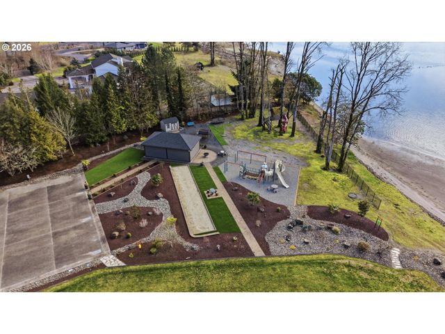 266 COLUMBIA POINT Rd, Longview, WA 98632