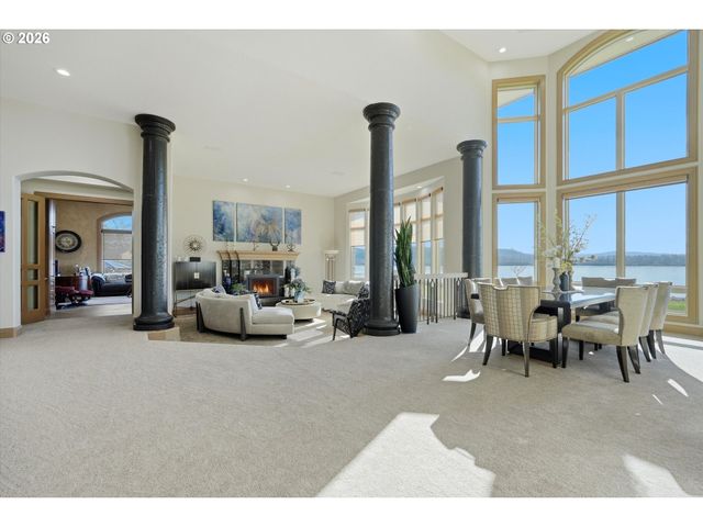 266 COLUMBIA POINT Rd, Longview, WA 98632