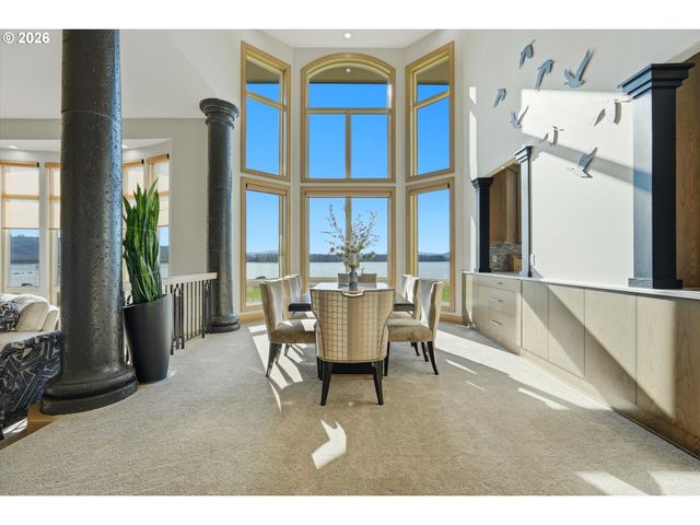 266 COLUMBIA POINT Rd, Longview, WA 98632