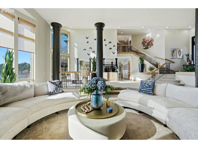 266 COLUMBIA POINT Rd, Longview, WA 98632