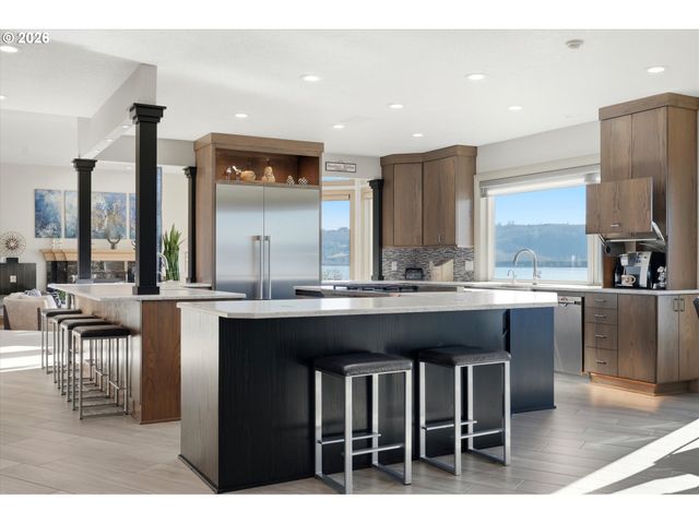 266 COLUMBIA POINT Rd, Longview, WA 98632