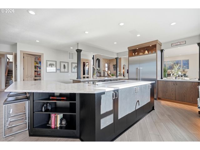 266 COLUMBIA POINT Rd, Longview, WA 98632