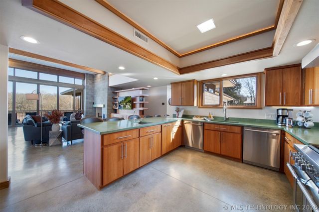 27400 S 614 Road, Grove, OK 74344