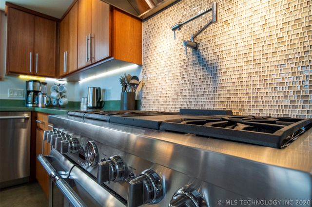 27400 S 614 Road, Grove, OK 74344