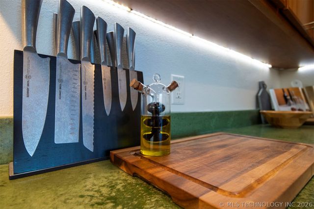 27400 S 614 Road, Grove, OK 74344