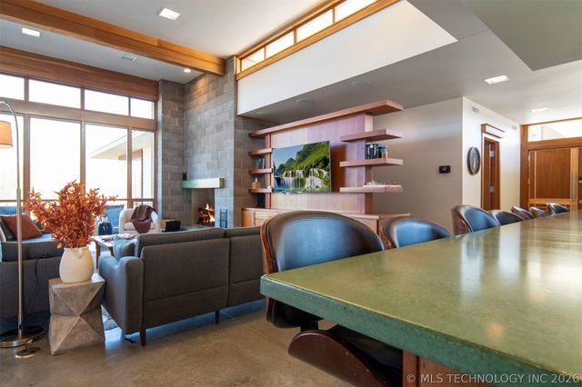 27400 S 614 Road, Grove, OK 74344