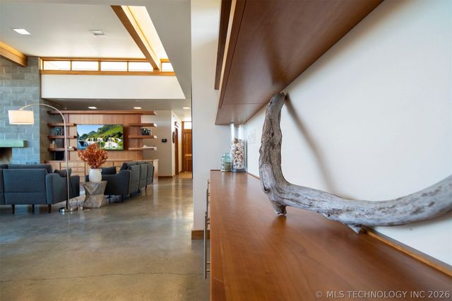 27400 S 614 Road, Grove, OK 74344