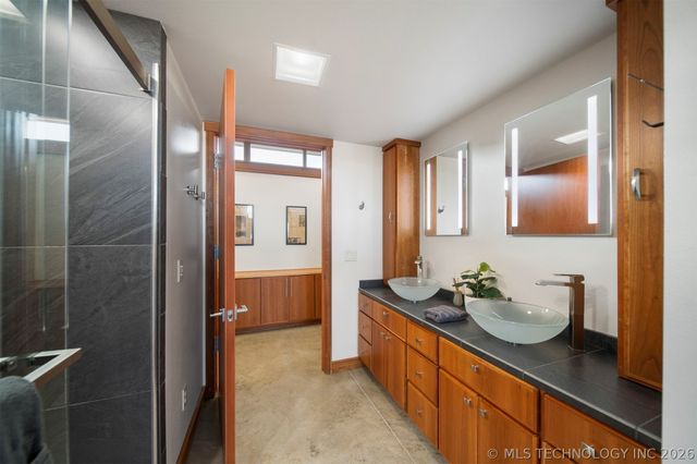 27400 S 614 Road, Grove, OK 74344