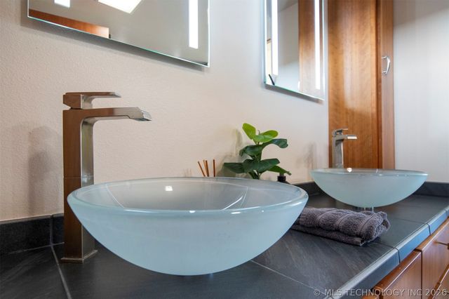 27400 S 614 Road, Grove, OK 74344