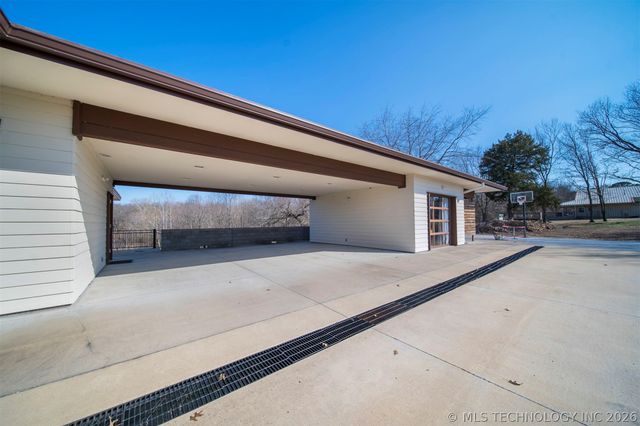 27400 S 614 Road, Grove, OK 74344