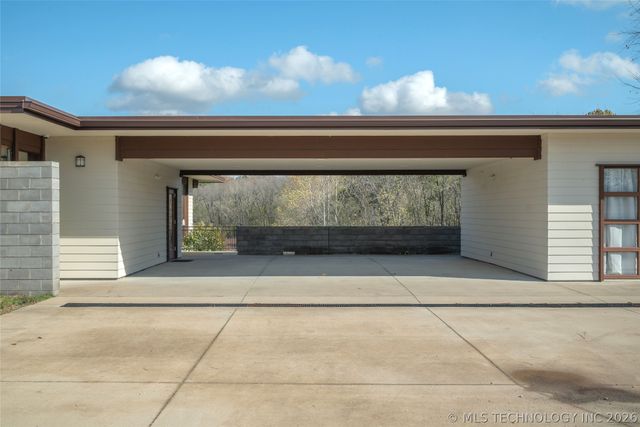 27400 S 614 Road, Grove, OK 74344