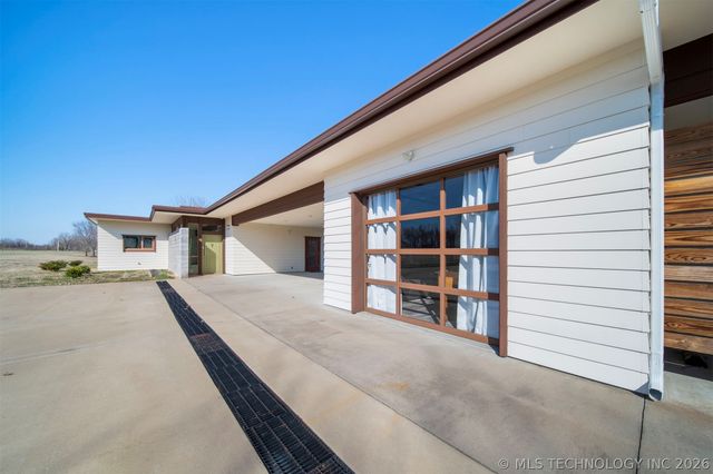 27400 S 614 Road, Grove, OK 74344