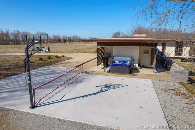 27400 S 614 Road, Grove, OK 74344